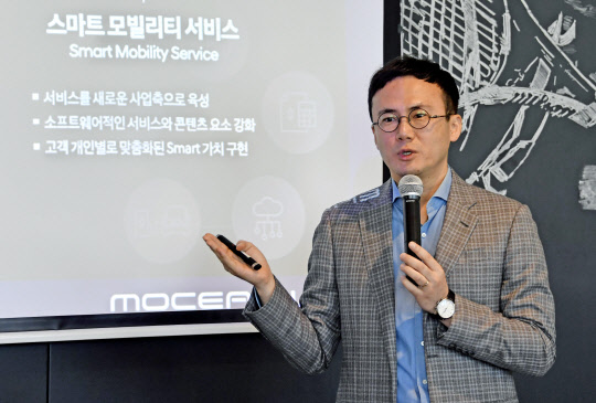 정헌택 현대자동차그룹 전략기술본부 모빌리티사업실장 상무가 4일(현지시간) 미국 캘리포니아주(州) LA에서 모빌리티 서비스 '모션 랩'에 대해 설명하고 있다.    현대차그룹 제공